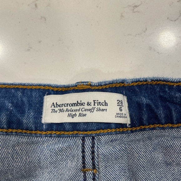 Abercrombie 90s relaxed cut off high rise jean shorts - Picture 3 of 3